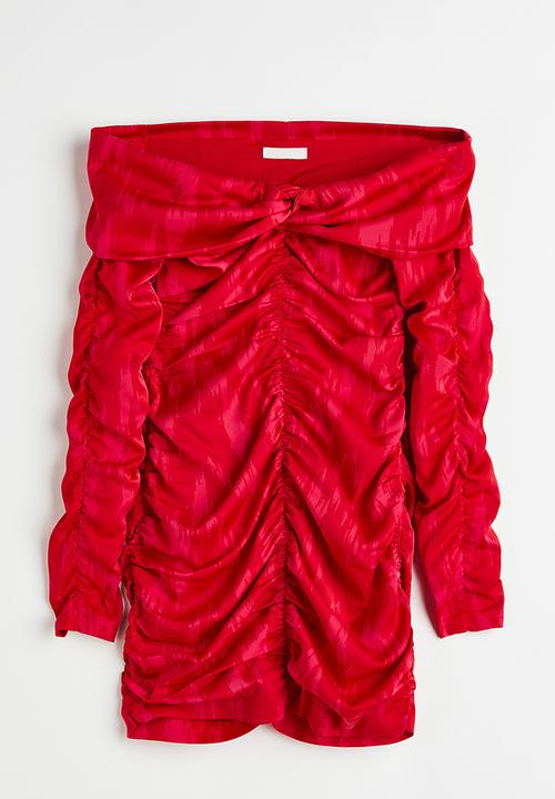 H&M - Off-the-shoulder gathered dress - Red/patterned