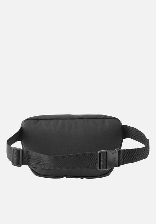 New Balance  - Nb essentials waistpack - black/white