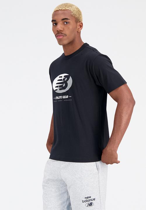New Balance  - Nb essentials essentials re-imagined graphic tee - black