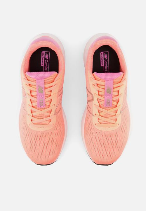 New Balance  - 520 V8