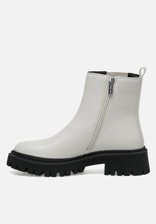 Nine West - Busen chelsea boot - off white