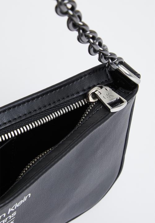 Calvin Klein - Sculpted shoulder po - black