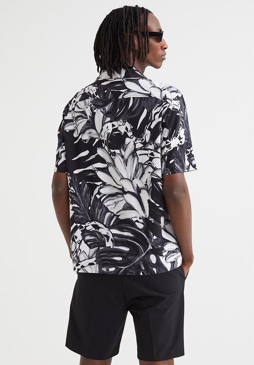 H&M - Relaxed fit patterned resort shirt - black/patterned