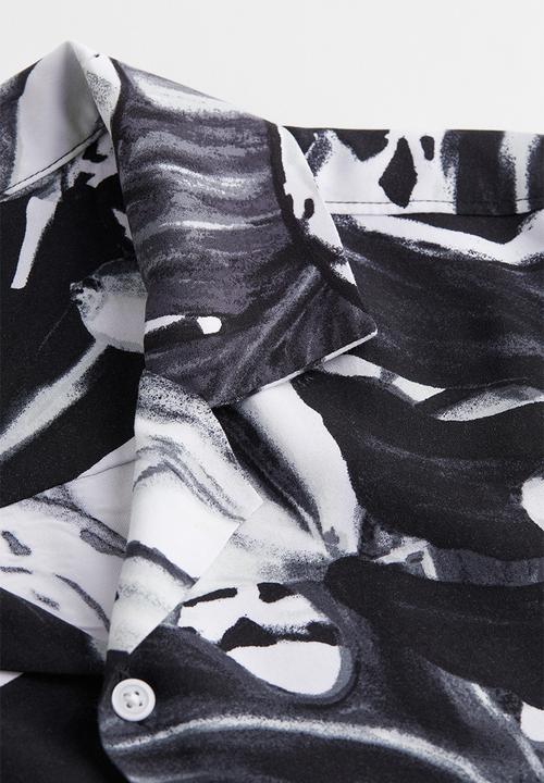 H&M - Relaxed fit patterned resort shirt - black/patterned