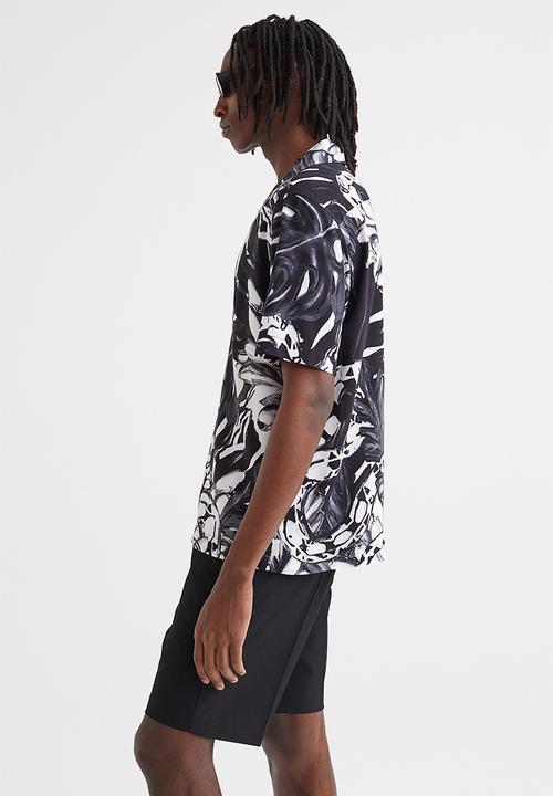 H&M - Relaxed fit patterned resort shirt - black/patterned