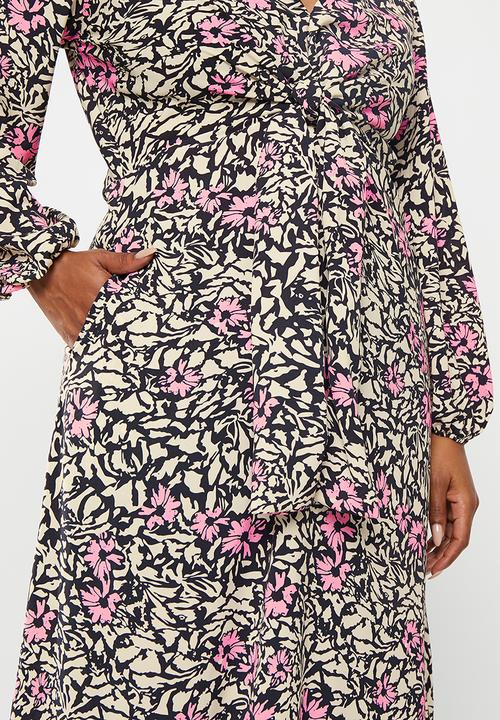 Me&B - Plus Tie Front Midi Dress  - black & white floral