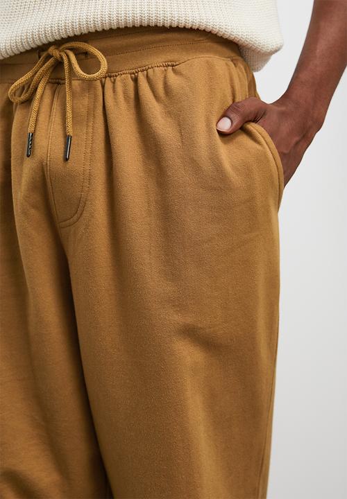 STYLE REPUBLIC - 1 up loose fit elasticated sweat pant - taupe