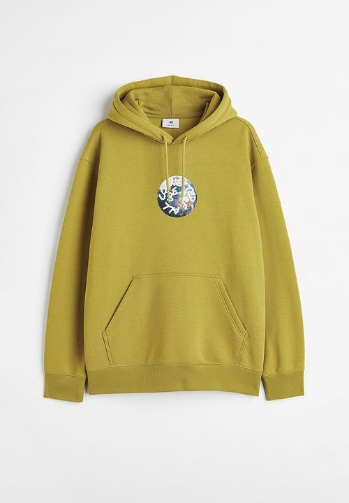 H&M - Relaxed fit printed hoodie - olive green/connected