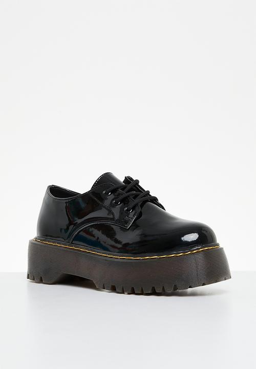 Jada - Smooth lace-up brogue - black