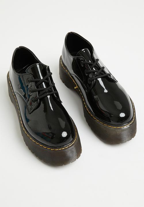 Jada - Smooth lace-up brogue - black