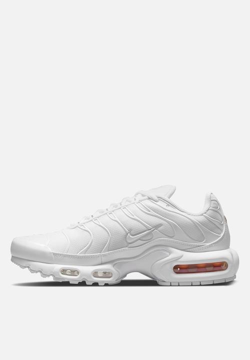 white nike airmax plus