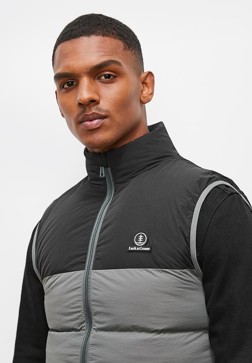 Lark & Crosse - Mason sleeveless colourblock puffer jacket - black & grey