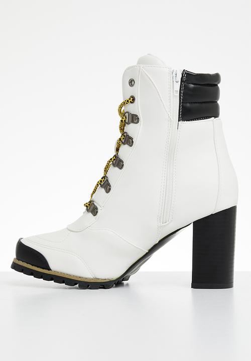Footwork - Cello ankle boot - white