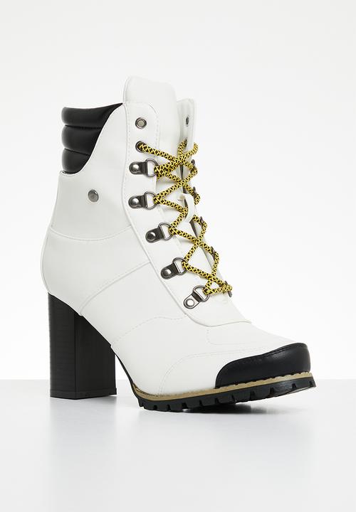 Footwork - Cello ankle boot - white