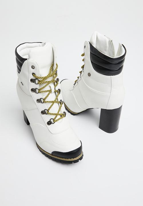 Footwork - Cello ankle boot - white