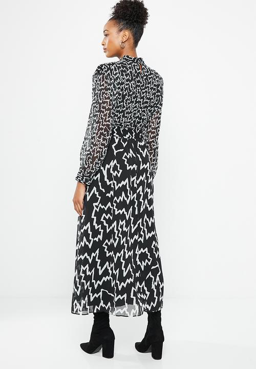 Trendyol - Patterned high neck flowy maxi dress - black