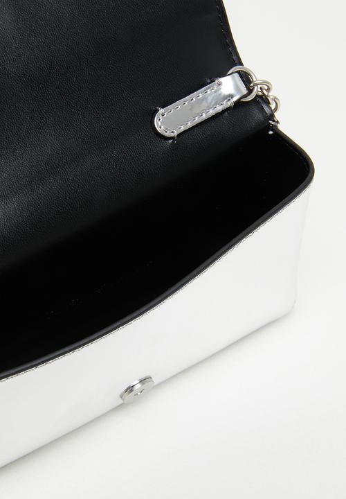 Calvin Klein - Sculpted ew flap phone cb - silver