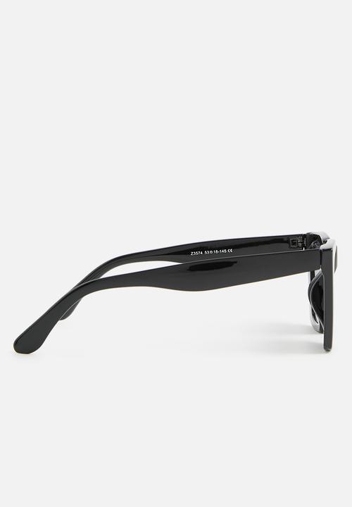 Superbalist - Nasi cateye sunglasses - black