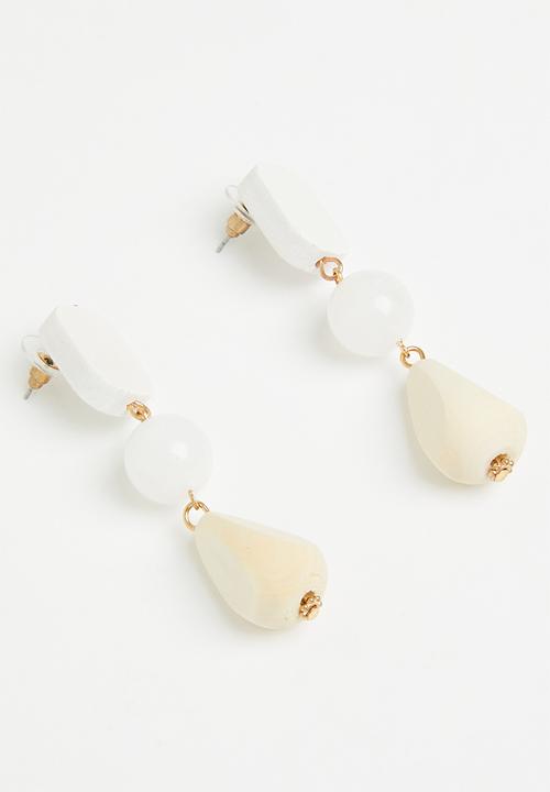 Superbalist - Iris stud earrings - white & neutral