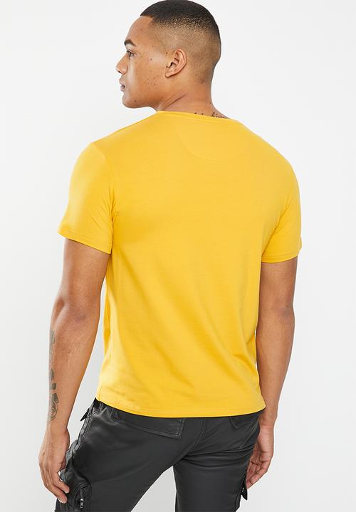 Cutty - Spice basic vneck T-shirt - mustard