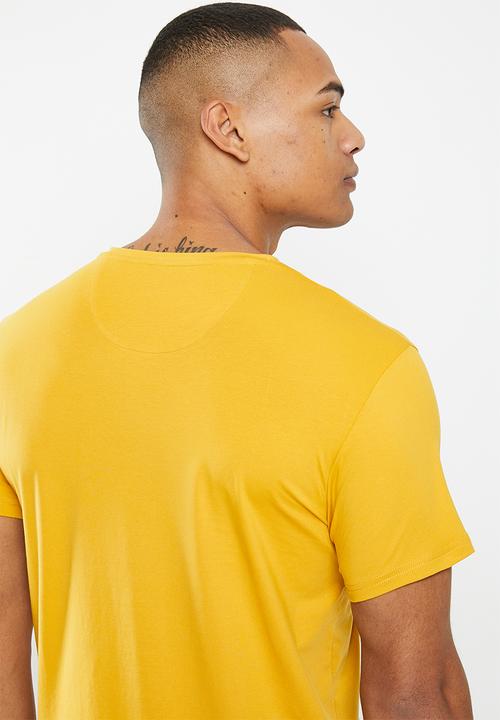 Cutty - Spice basic vneck T-shirt - mustard
