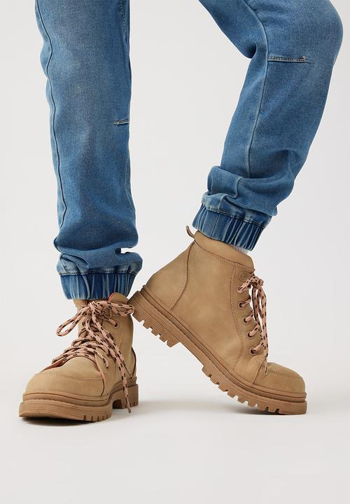Cotton On - Henry hiker boot - sandstone