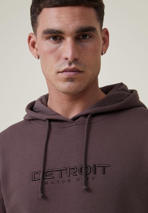 Cotton On - Graphic fleece pullover - washed chocolate/motor city