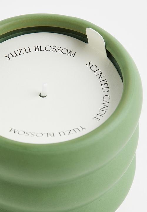 H&M - Scented candle in a stoneware holder - green/yuzu blossom