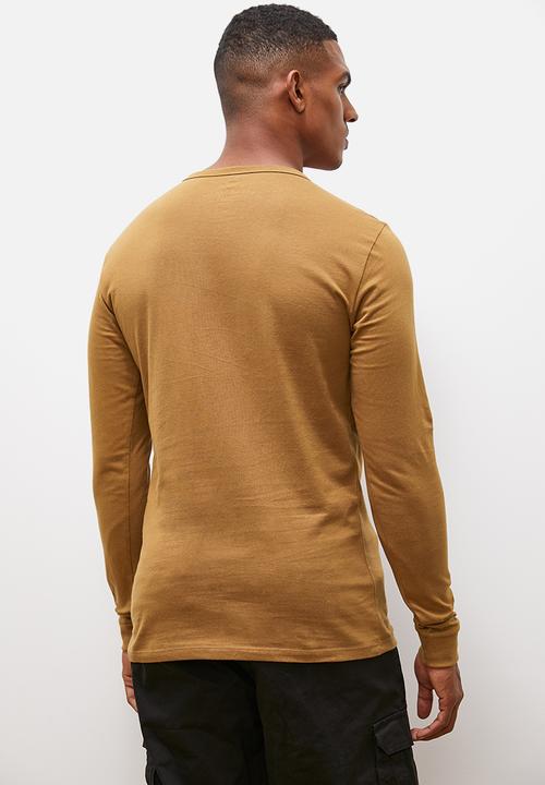 Lark & Crosse - Greg long sleeve grandpa tee - brown