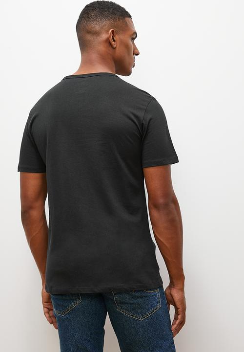 Lark & Crosse - Texas grandpa pocket tee - black