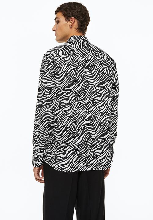 H&M - Regular fit patterned shirt - black/zebra-print