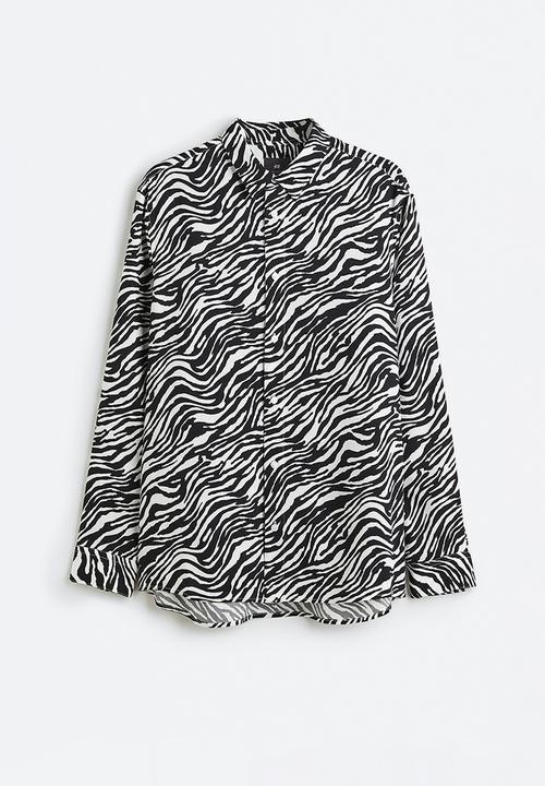 H&M - Regular fit patterned shirt - black/zebra-print