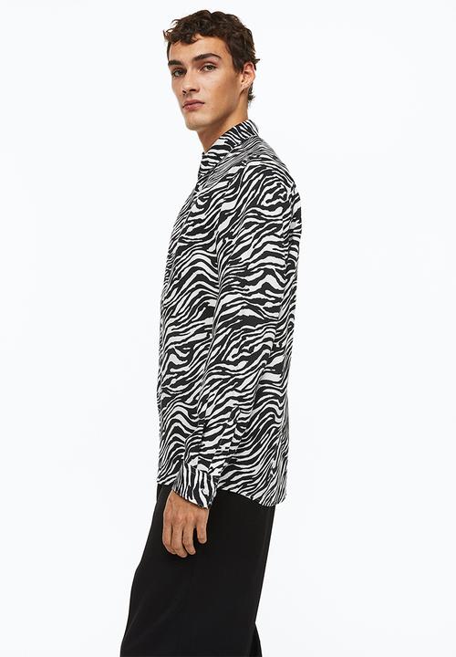 H&M - Regular fit patterned shirt - black/zebra-print