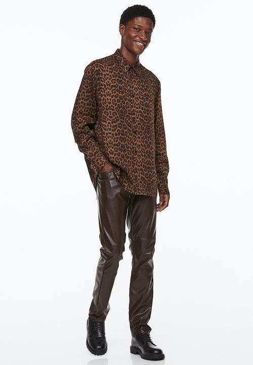 H&M - Regular fit patterned shirt - dark beige/leopard-print