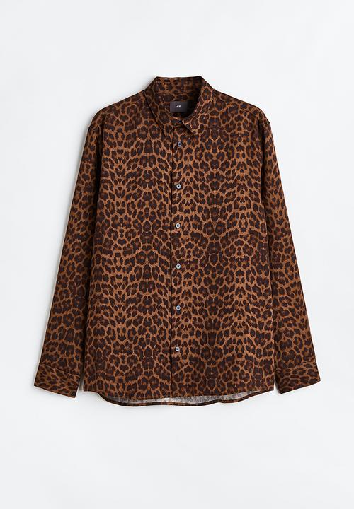 H&M - Regular fit patterned shirt - dark beige/leopard-print