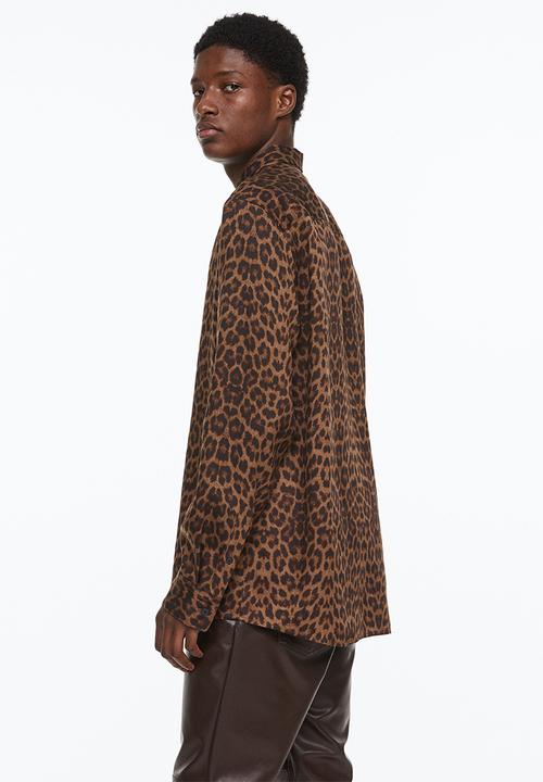 H&M - Regular fit patterned shirt - dark beige/leopard-print