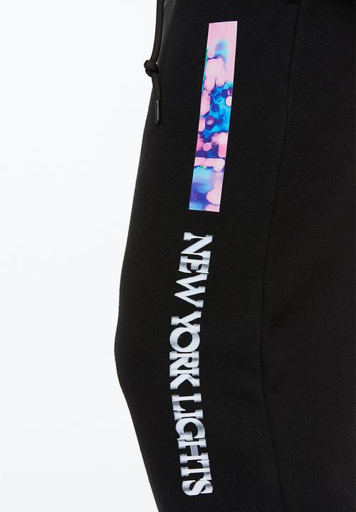 H&M - Relaxed fit sweatpants - black/new york lights