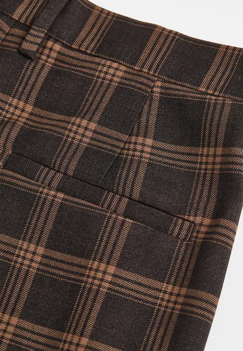 H&M - Regular fit crease-leg trousers - brown/checked