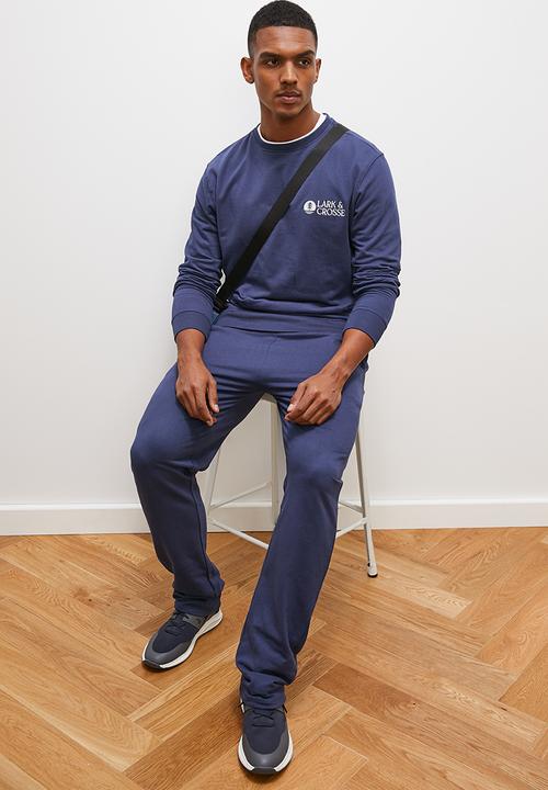 Lark & Crosse - Regular tapered open hem sweatpants - navy