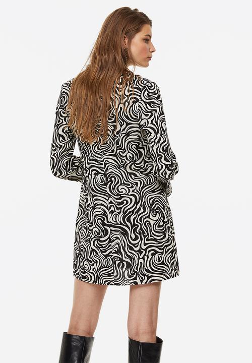 H&M - V-neck dress - black/patterned