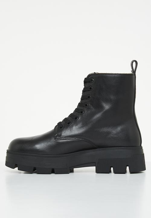 Calvin Klein - Chunky combat lace up leather boot - black