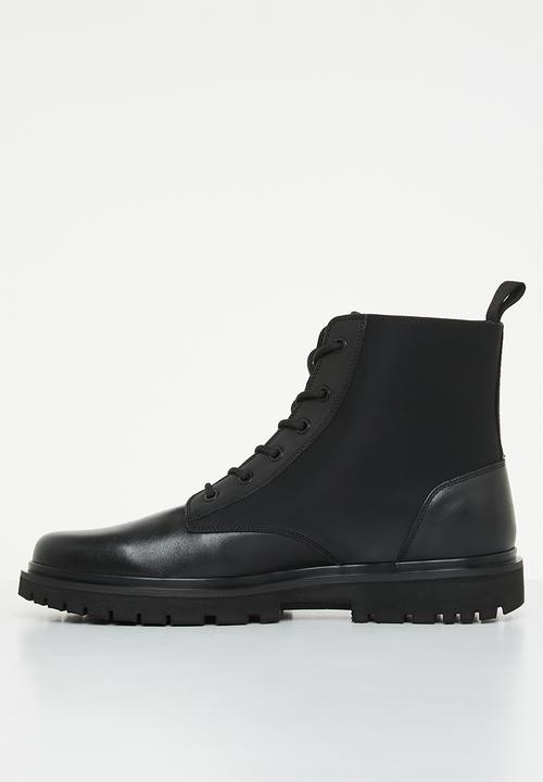 Calvin Klein - Lug lace up leather boot - black