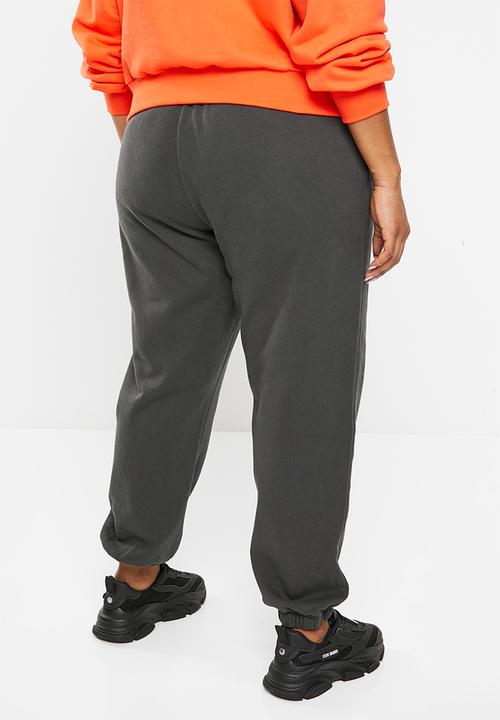 Cotton On - Plus classic washed trackpant - washed black