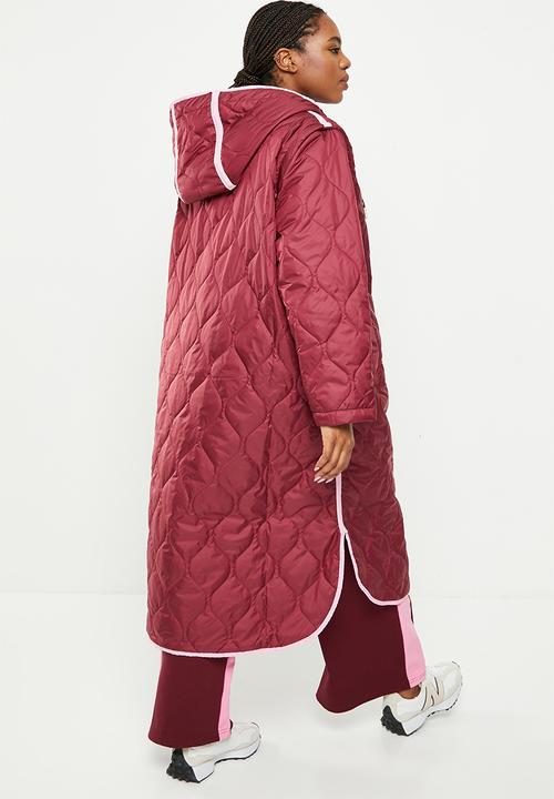 Me&B - Plus maxi puffer with detachable sleeves - burgundy & pink