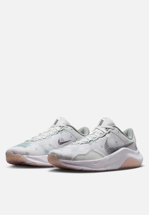 Nike - Nike Legend Essential 3 Next Nature Premium