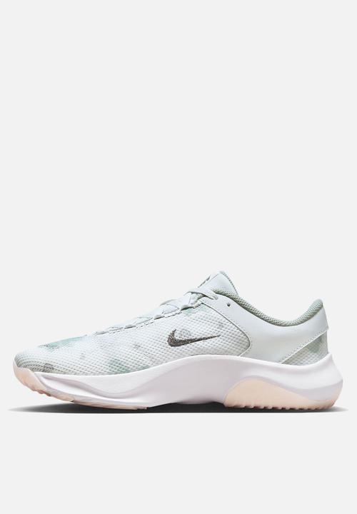Nike - Nike Legend Essential 3 Next Nature Premium