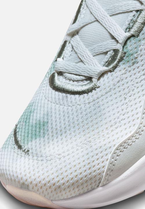 Nike - Nike Legend Essential 3 Next Nature Premium