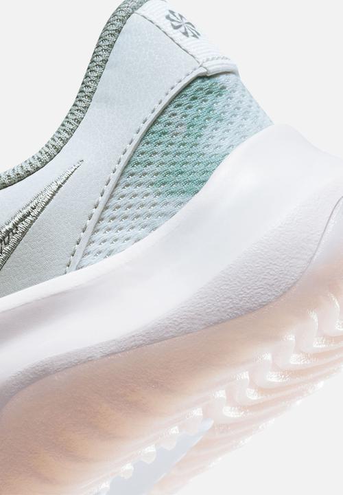 Nike - Nike Legend Essential 3 Next Nature Premium