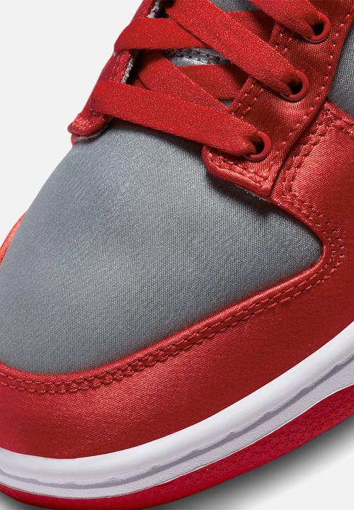 Nike - Dunk Low