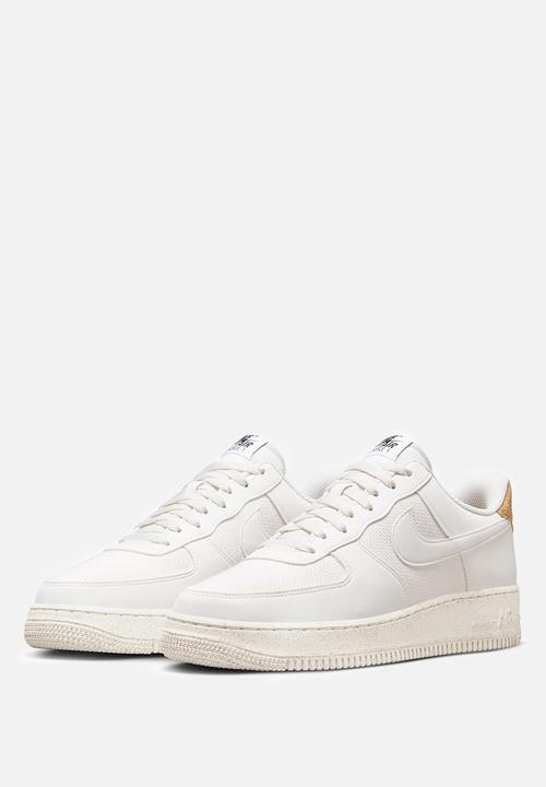 Nike - Air Force 1 '07 LV8